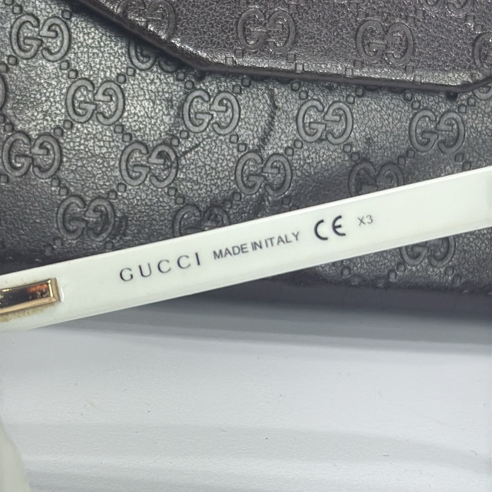 (Z6) Gucci unisex glasses in white and leopard print, with case - Picture 5 of 16